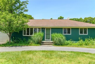 110 Leger Ln, Tiverton, RI 02878