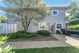 2436 Island Dr Unit C, Uniontown, OH 44685