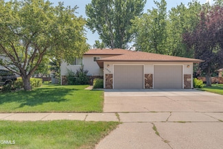 1609 Cologne Dr, Bismarck, ND 58504