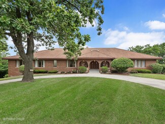 608 Mallard Ln, Oak Brook, IL 60523