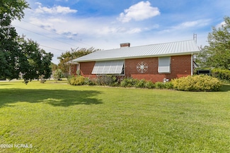 104 Sherrill Loop Rd, Sneads Ferry, NC 28460