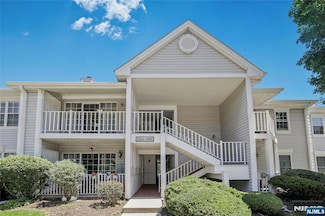 1066 Ash Dr, Mahwah, NJ 07430