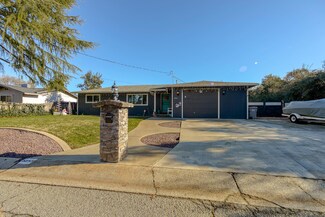 5253 Debbie Ln, Redding, CA 96002