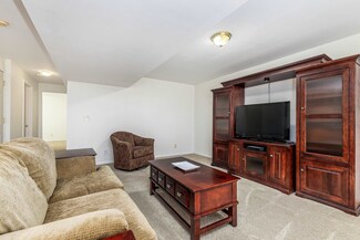 3063 Deerwood Cir, Dubuque, IA 52003
