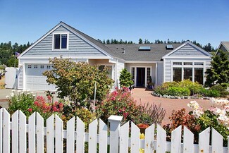 3689 Oceanside Dr, Greenbank, WA 98253