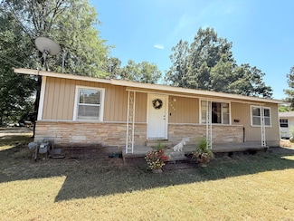1005 W Taylor St, Clarksville, AR 72830