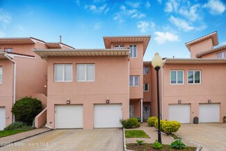 79 Harbour Ct Unit 79, Staten Island, NY 10308