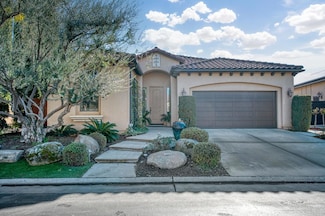 1513 E Via Estrella Dr, Fresno, CA 93730