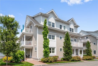 40 Kettle Point Ave, East Providence, RI 02914