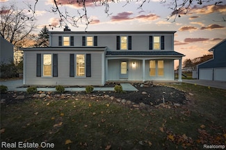 5426 N Piccadilly, West Bloomfield, MI 48322