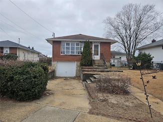 2874 Hempstead Ln, Wantagh, NY 11793