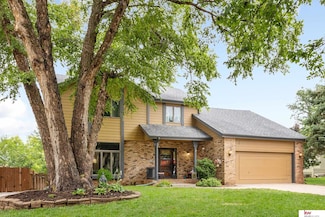 15616 Westchester Cir, Omaha, NE 68118