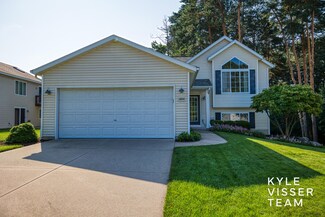 1484 Lawncrest Ct NE, Grand Rapids, MI 49505