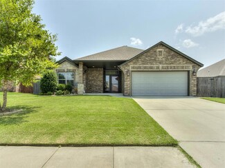 716 S Avery St, Moore, OK 73160