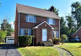 3637 Grosvenor Rd, Cleveland, OH 44118