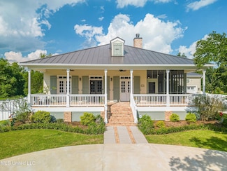 100 Mollere Dr, Waveland, MS 39576