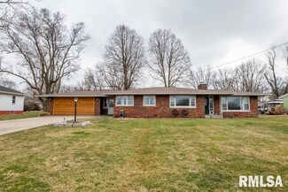452 E Pearl St, Farmington, IL 61531