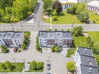 24 Stonybrook Cir, Fairfield, NJ 07004
