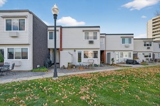 142 West Walk Unit 142, West Haven, CT 06516