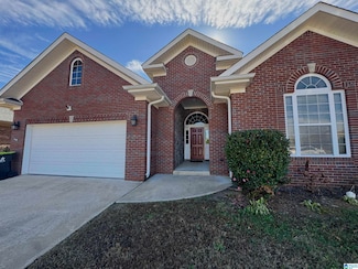 84 N Creek Dr, Sylacauga, AL 35150