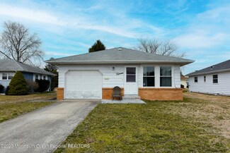 15 Leeward St, Toms River, NJ 08757