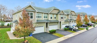 17 Magnolia Park Rd, Middletown, NY 10940