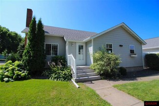 225 3rd Ave N, Waldorf, MN 56091