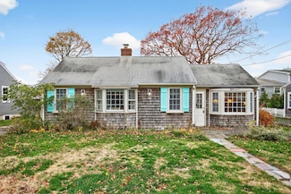 87 Spring St, Hyannis, MA 02601