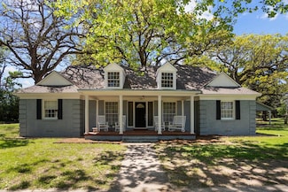 319 N Howard St, Grapeland, TX 75844