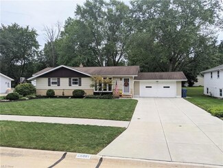 26961 Westwood Ln, Olmsted Falls, OH 44138