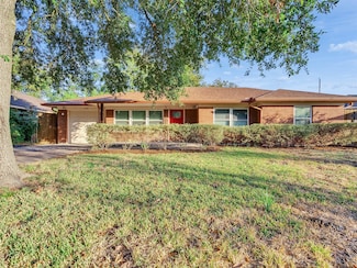 219 E Janisch Rd, Houston, TX 77022