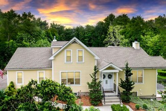 44 Walnut St, Foxboro, MA 02035