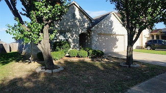 809 Bee Creek Ln, Fort Worth, TX 76120