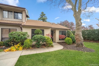 1 Stanford Ct, Wantagh, NY 11793
