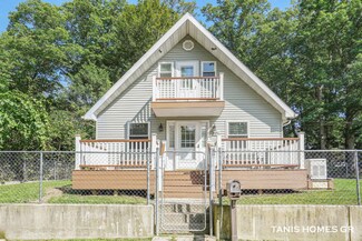 15252 Silver Beach Dr, Gowen, MI 49326