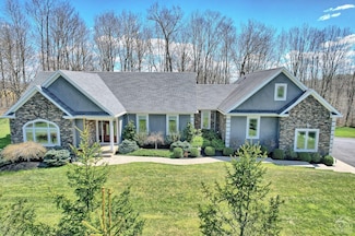 52 Hadley Dr, Hannacroix, NY 12087