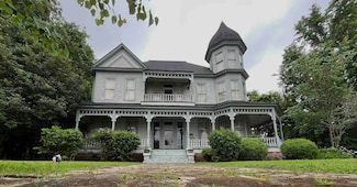 121 N Wells St, Kosciusko, MS 39090