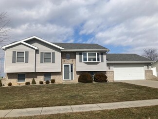 662 Seminole Dr, Lowell, IN 46356