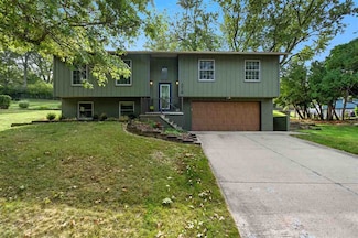 214 Woodridge Ave, Iowa City, IA 52245