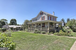 16 Union St, Pine Grove, PA 17963