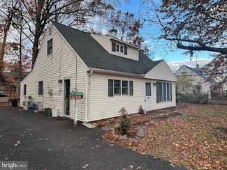 606 Fairhill Rd, Morrisville, PA 19067