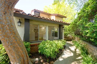 27428 Rondell St, Agoura Hills, CA 91301
