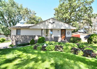 261 Galaxy Dr, Circle Pines, MN 55014