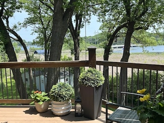 19900 Cottagewood Rd, Excelsior, MN 55331