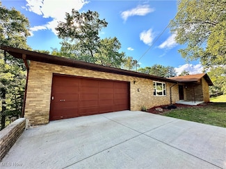 78 Nuthatch Ln, Parkersburg, WV 26104