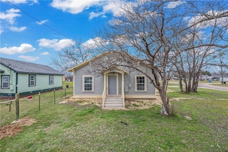 218 N Commerce St, Bremond, TX 76629