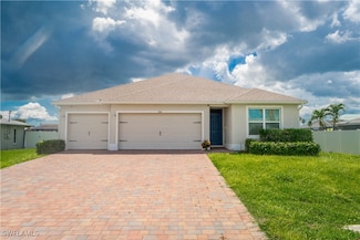 526 SE 20th Ct, Cape Coral, FL 33990