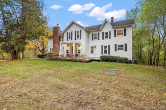 5640 Hummer Lake Rd, Oxford, MI 48371