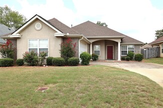 617 Linden Ln, Prattville, AL 36066
