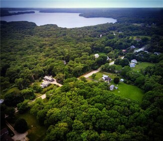 34 E Main Rd, Little Compton, RI 02837